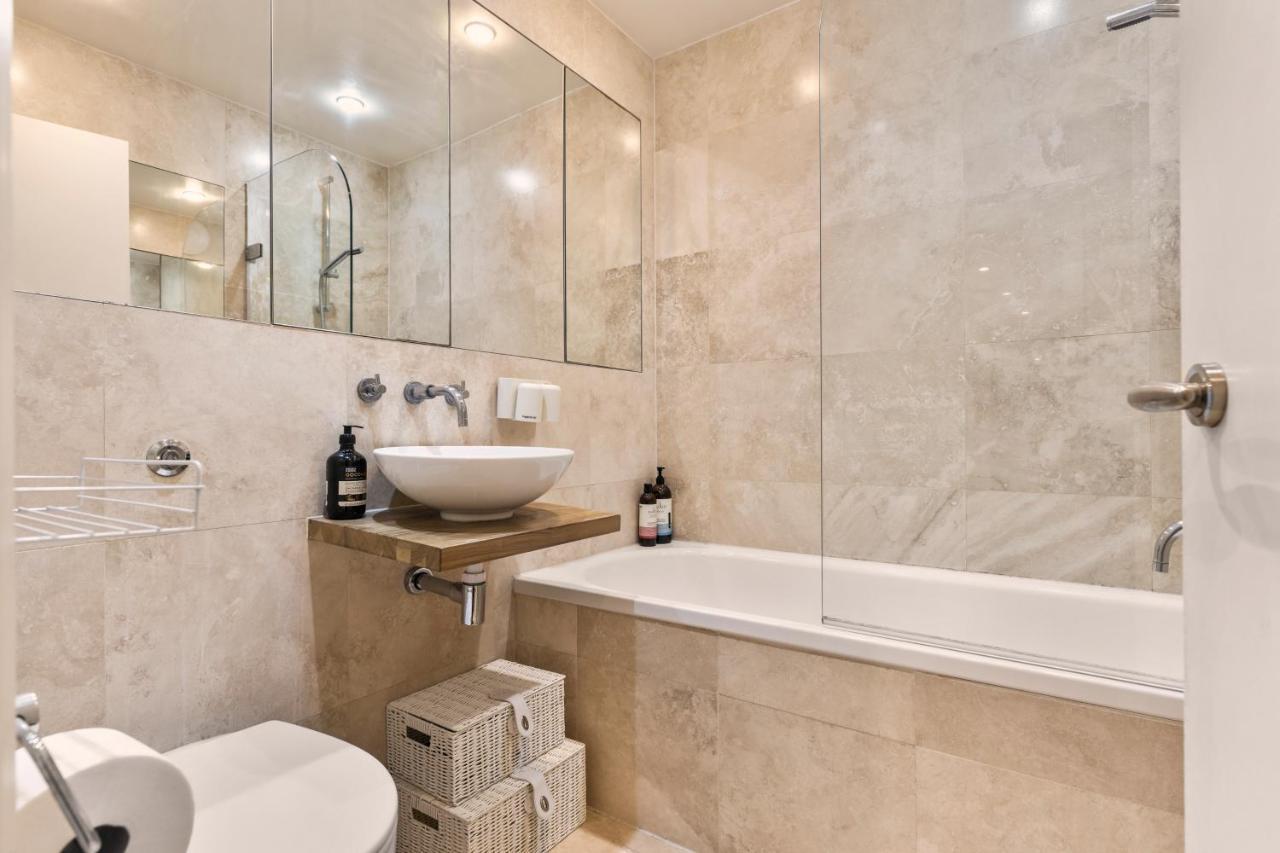 Hyde Park Luxury Two-bedroom With Patio Apartment