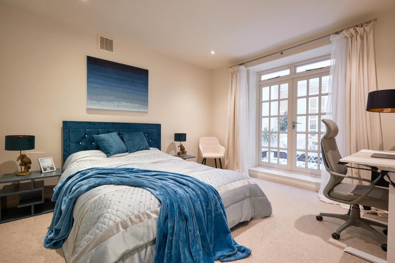 Hyde Park Luxury Two-bedroom With Patio * London