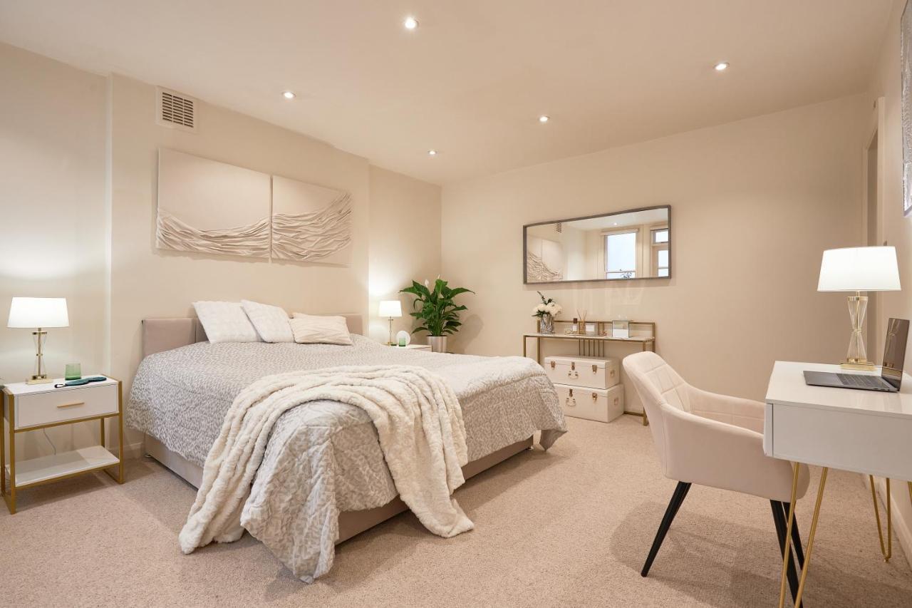 Apartment Hyde Park Luxury Two-bedroom With Patio
