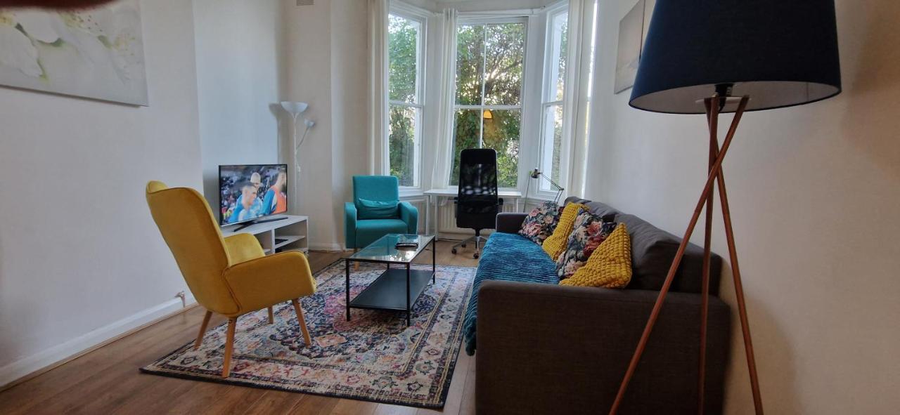 Leilighet Primrose Hill - Charming, Cosy, 2 Double Bedrooms London