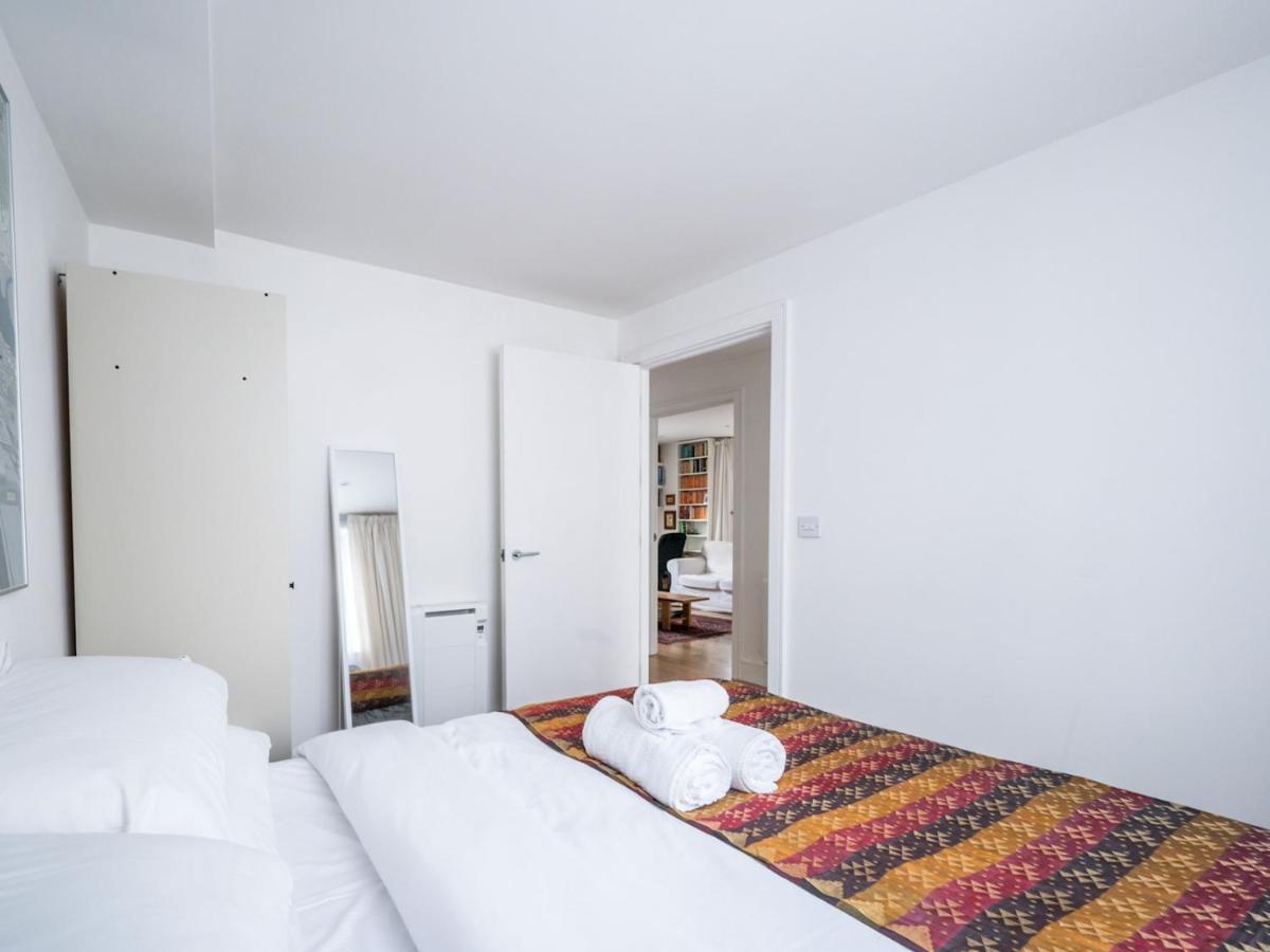 Leilighet Cosy And Spacious Flat Near Bridge London