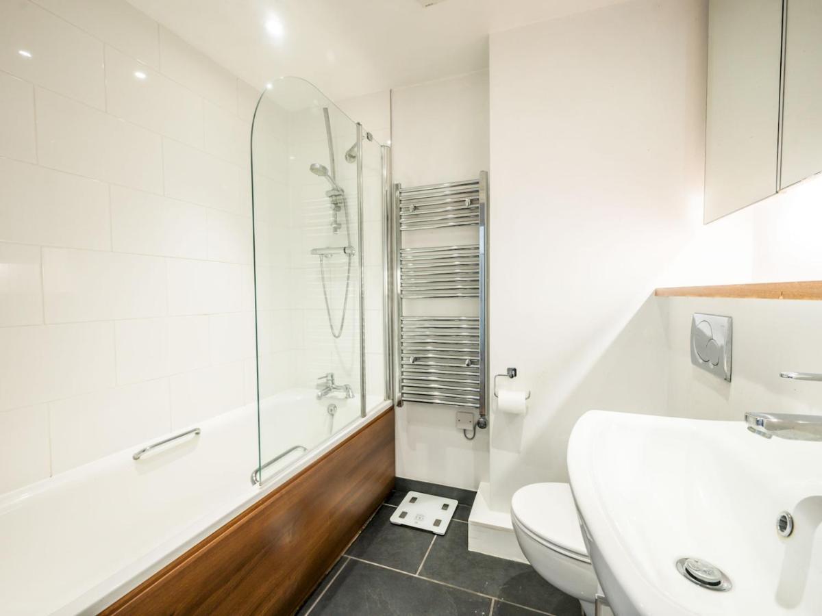 Cosy And Spacious Flat Near Bridge Leilighet