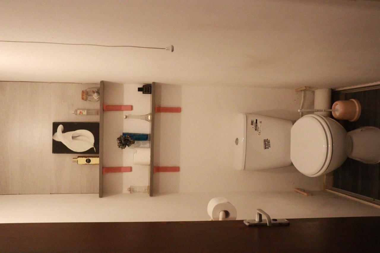 Comfortable 2-bed House In Zone 2 Holiday home London