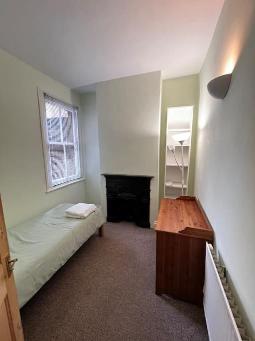 3 Bed Ground Floor Flat Leilighet London