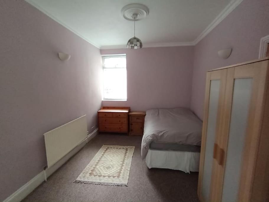 Leilighet 3 Bed Ground Floor Flat London