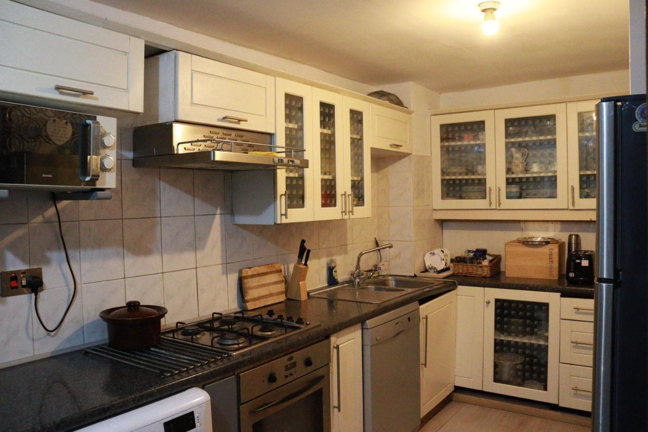 Comfortable 2-bed House In Zone 2 * London