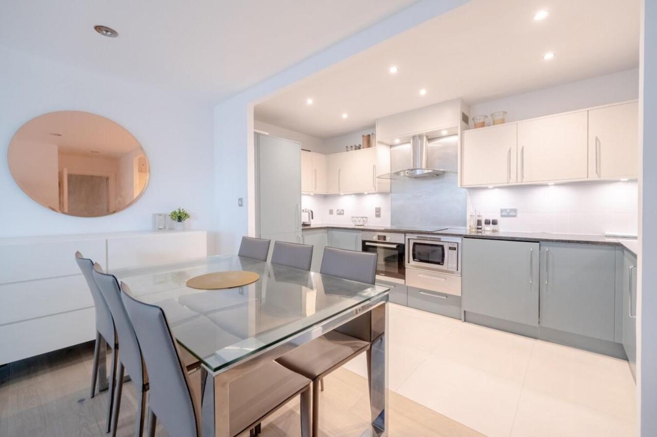 2bd Flat W River View Balcony - Vauxhall! Apartment