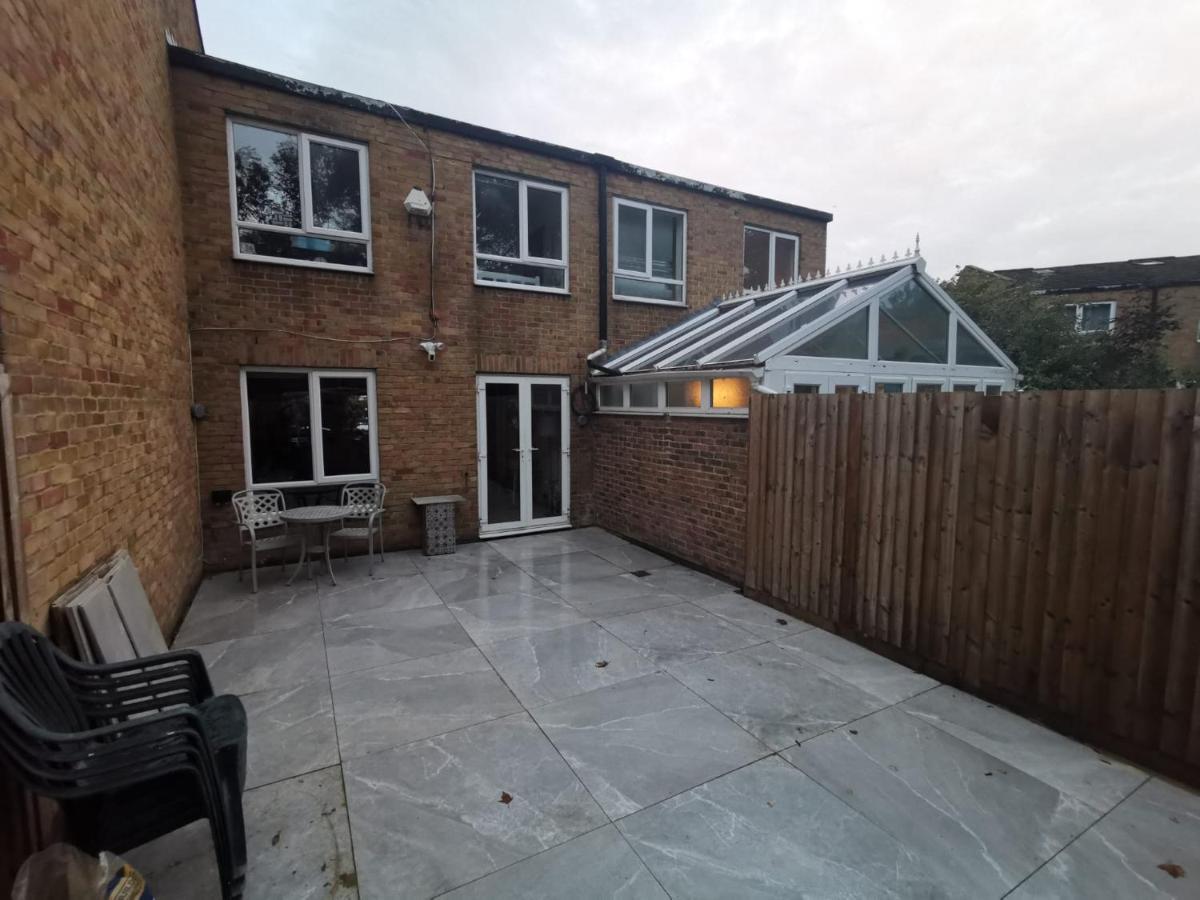 Free Parking - 4 Bed - 3 Bath - Sofa Bed - Digital Lock Entry *