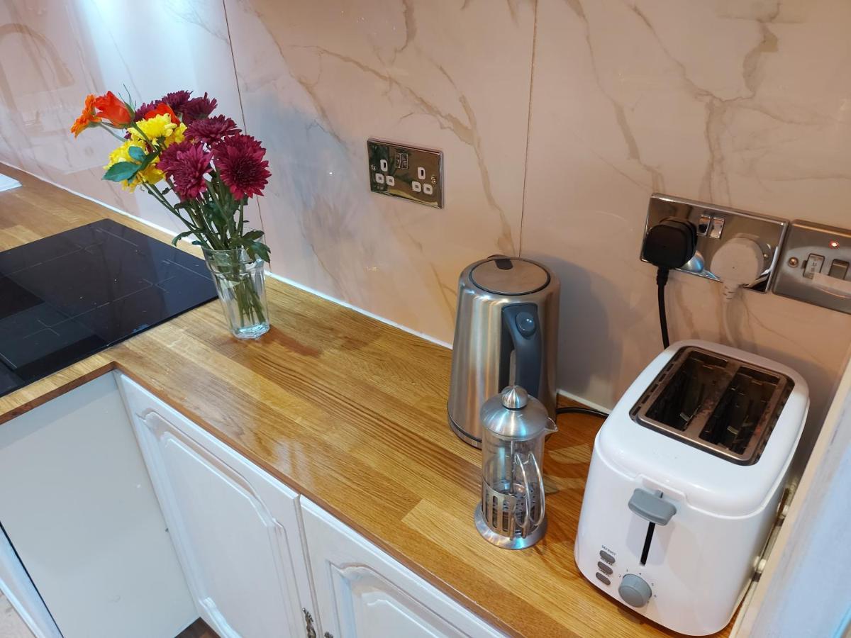 Free Parking - 4 Bed - 3 Bath - Sofa Bed - Digital Lock Entry *
