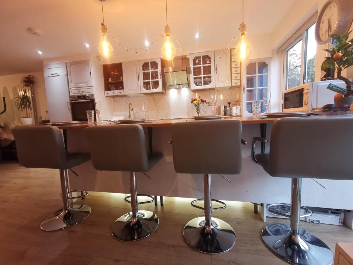Free Parking - 4 Bed - 3 Bath - Sofa Bed - Digital Lock Entry Londen
