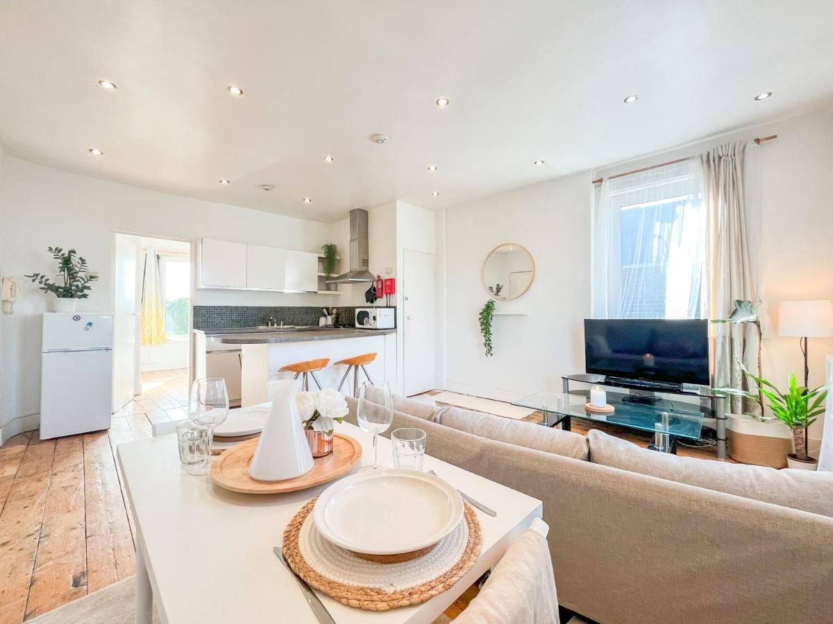 Stylish Flat Near Westfield & O2 Shepherd's Bush Apartment London