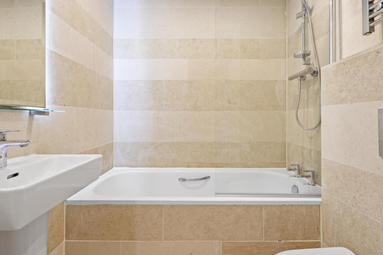 Spacious 1 Bedroom Flat Appartement *