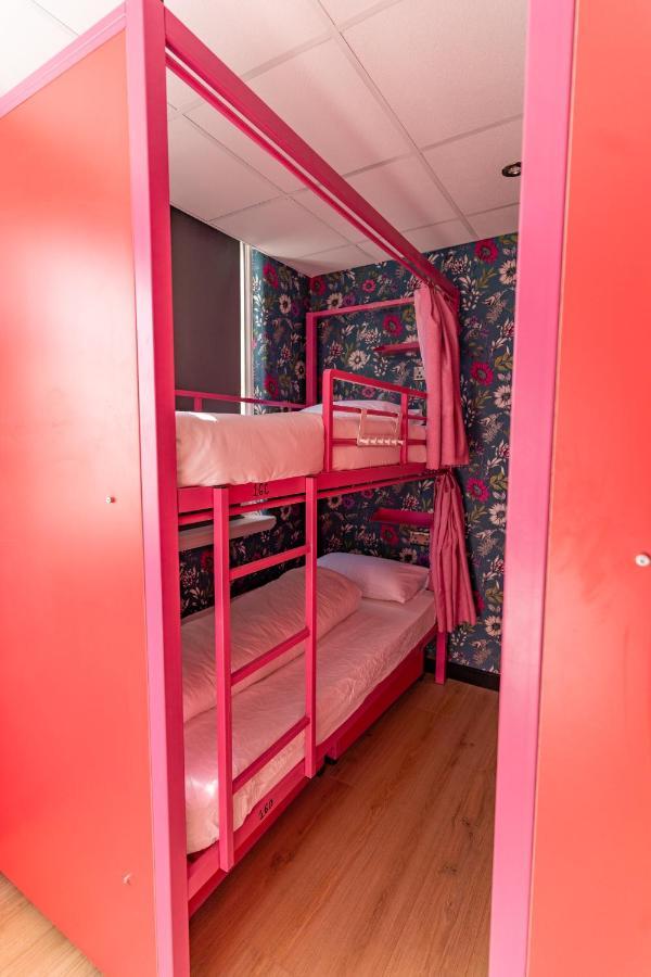 Hostelle - Women Only