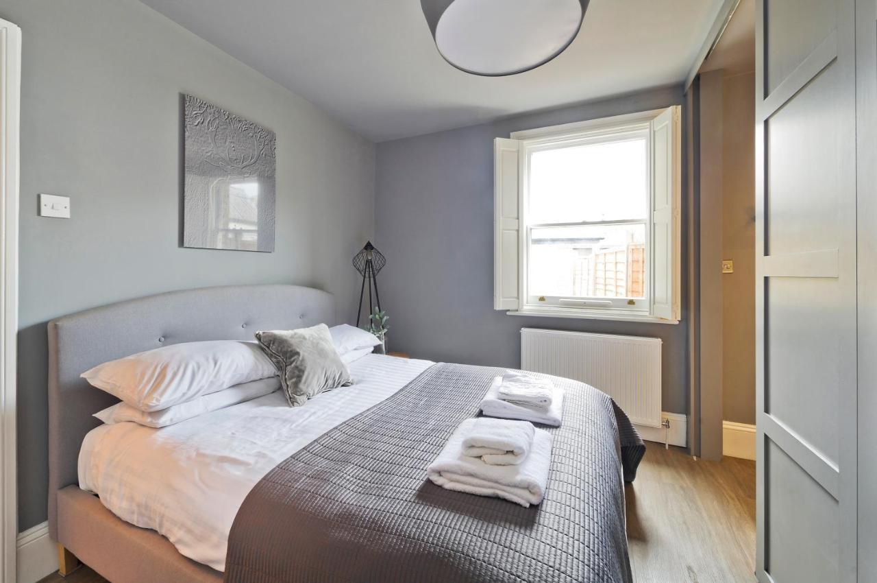Stylish Family By Twickenham Stadium By Underthedoormat Apartment London