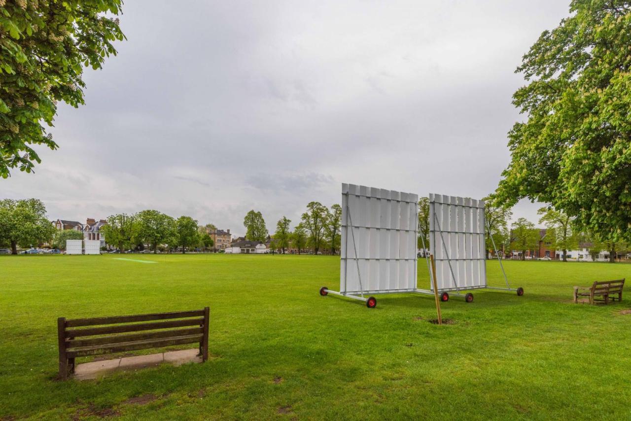 Stylish Family By Twickenham Stadium By Underthedoormat Apartment *