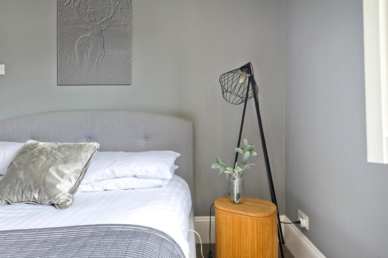 Stylish Family By Twickenham Stadium By Underthedoormat *