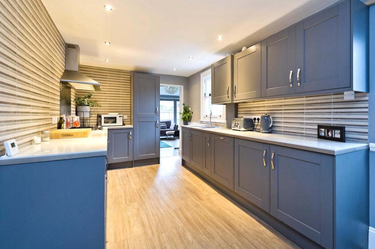 Stylish Family By Twickenham Stadium By Underthedoormat Apartment *