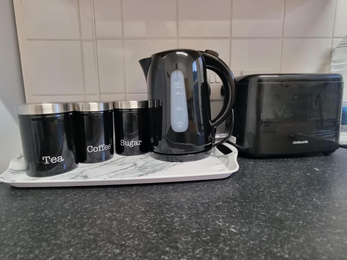 2 Bed Flat In Lambeth Apartment *