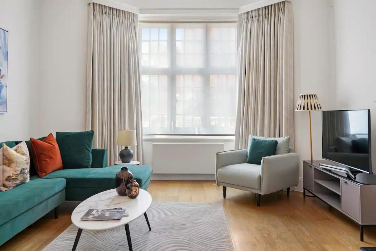 Stylish Family Near Kensington High Street London