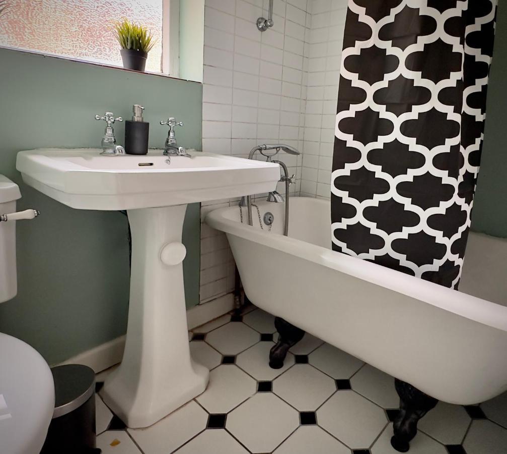 Cosy 3 Bedroom Flat Nearby Willsden Homestay