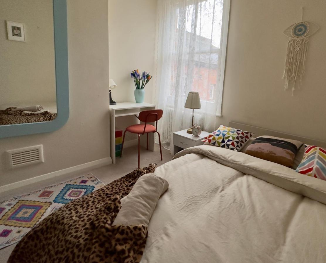 Cosy 3 Bedroom Flat Nearby Willsden * London