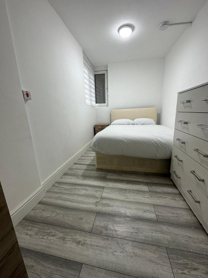3 Bedroom Bayswater Leilighet