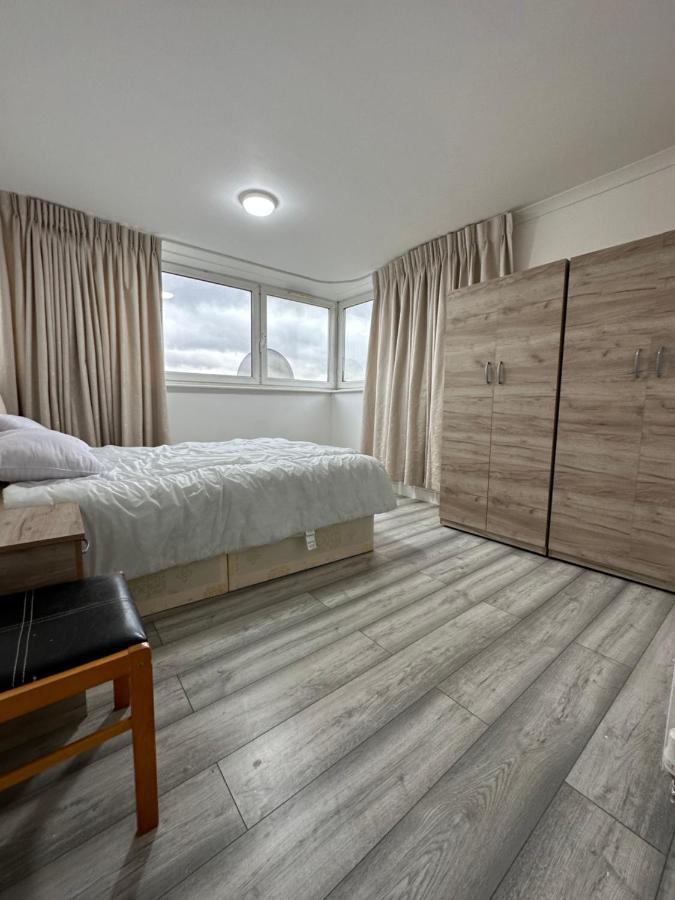 3 Bedroom Bayswater Leilighet *