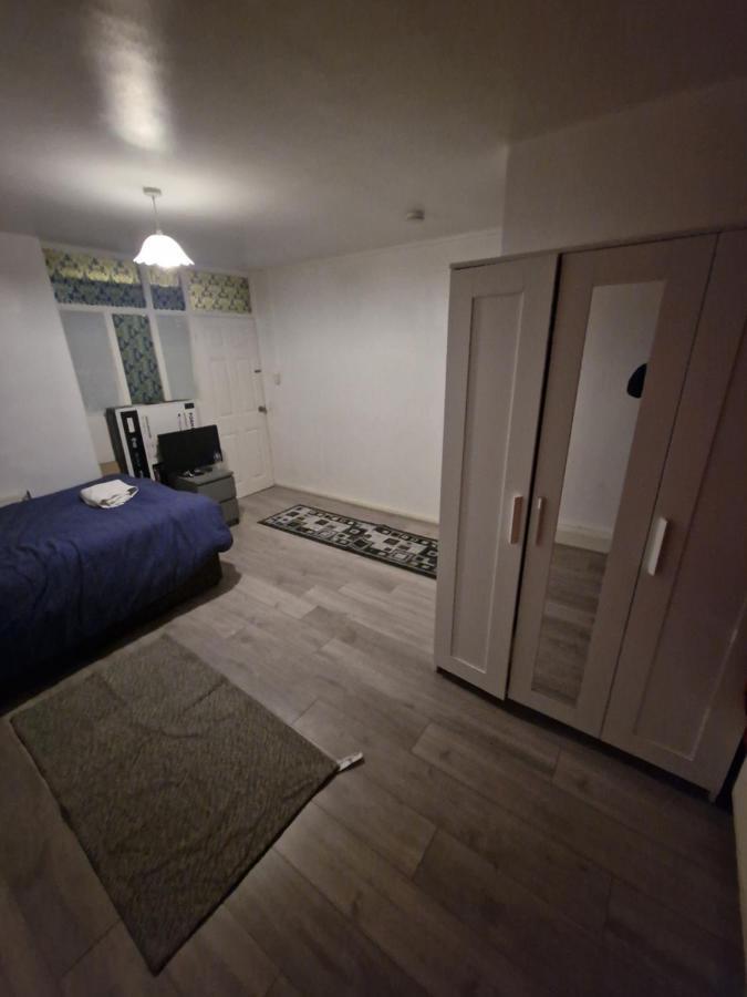Large Habitación en casa particular *