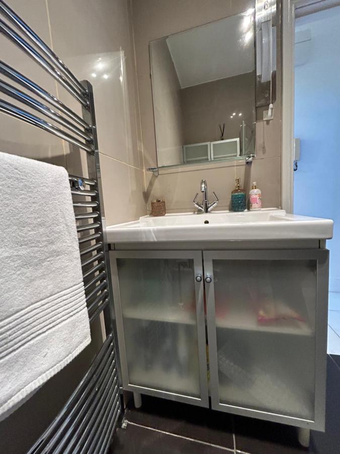 Appartement New! Supreme - Near Tube Stations Londen
