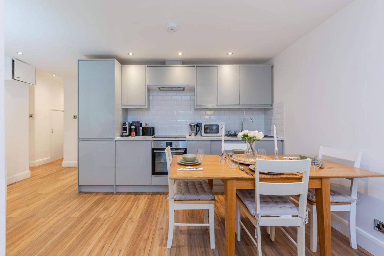 Apartment Three-bedroom Bliss In Town
