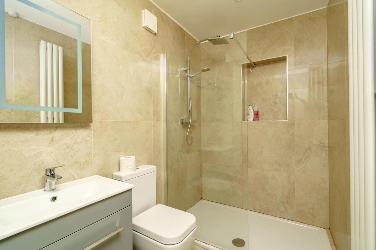 Modern 2 Bed Close To Westfield Stratford Mall With Garden Londres
