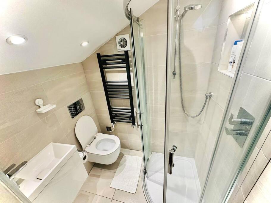 Luxurious 2 Bedroom Flat In