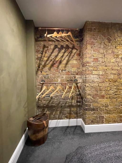 Exposed Brick Flat Finsbury Park Londen