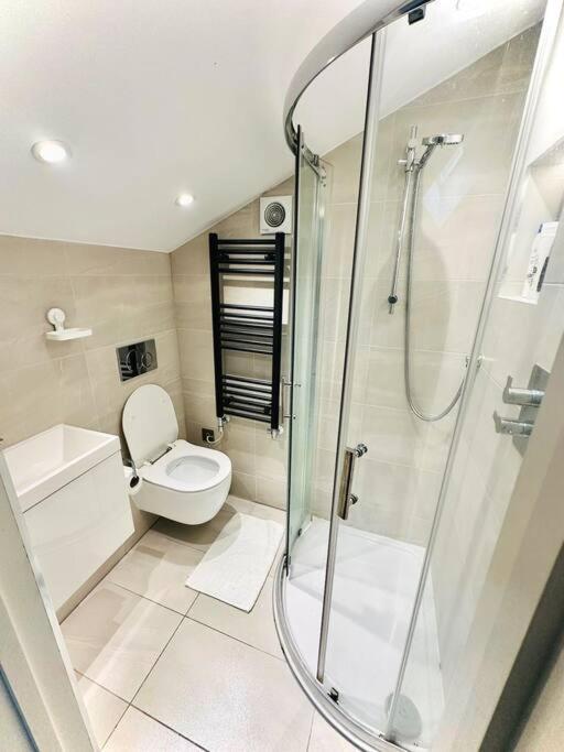 Luxurious 2 Bedroom Flat In London