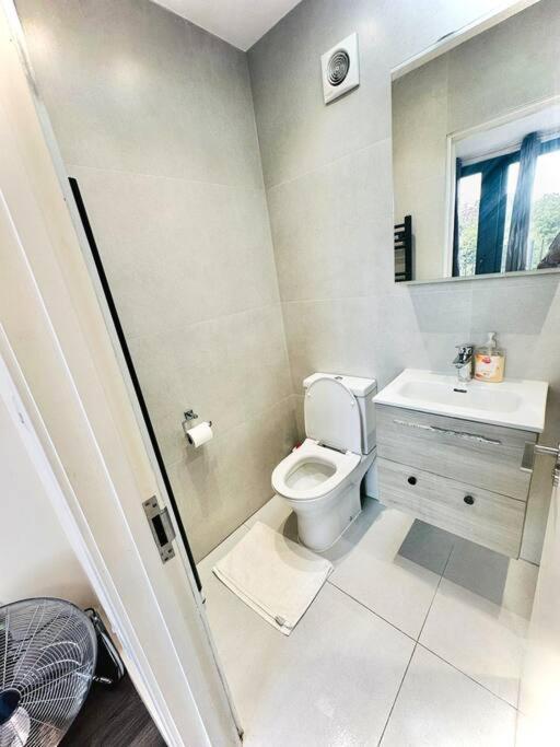 Luxurious 2 Bedroom Flat In