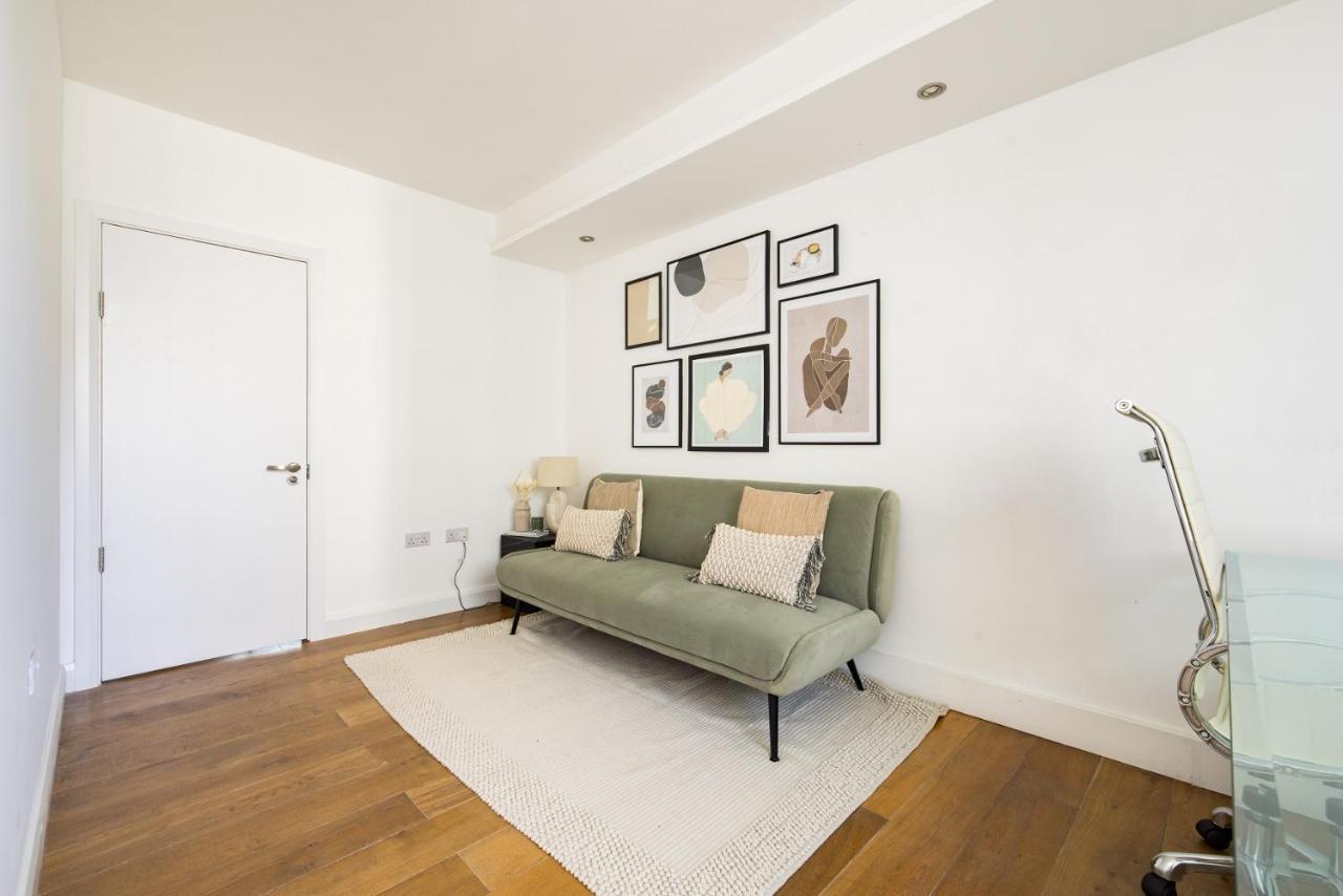 The River Thames View - Stunning 2bdr Flat With Study + Balcony Apartment London