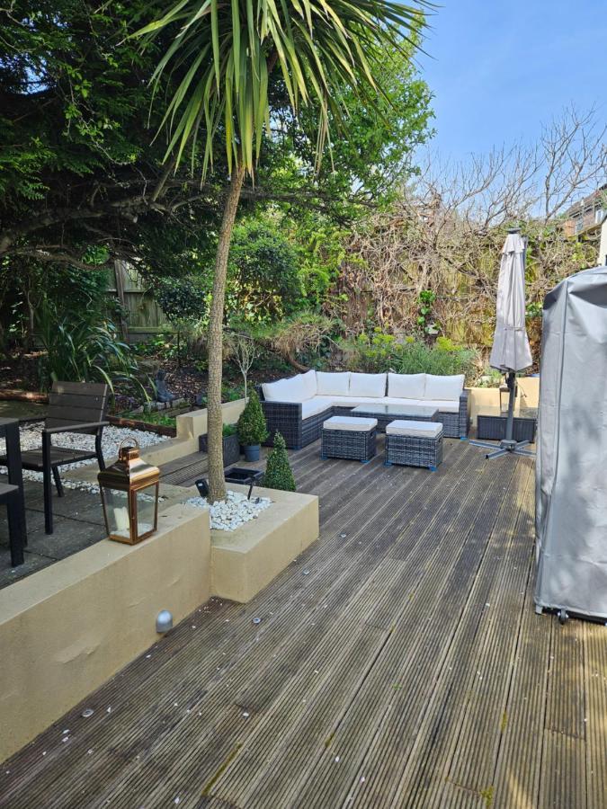 Stunning 5 Bedroom Putney House Holiday home *