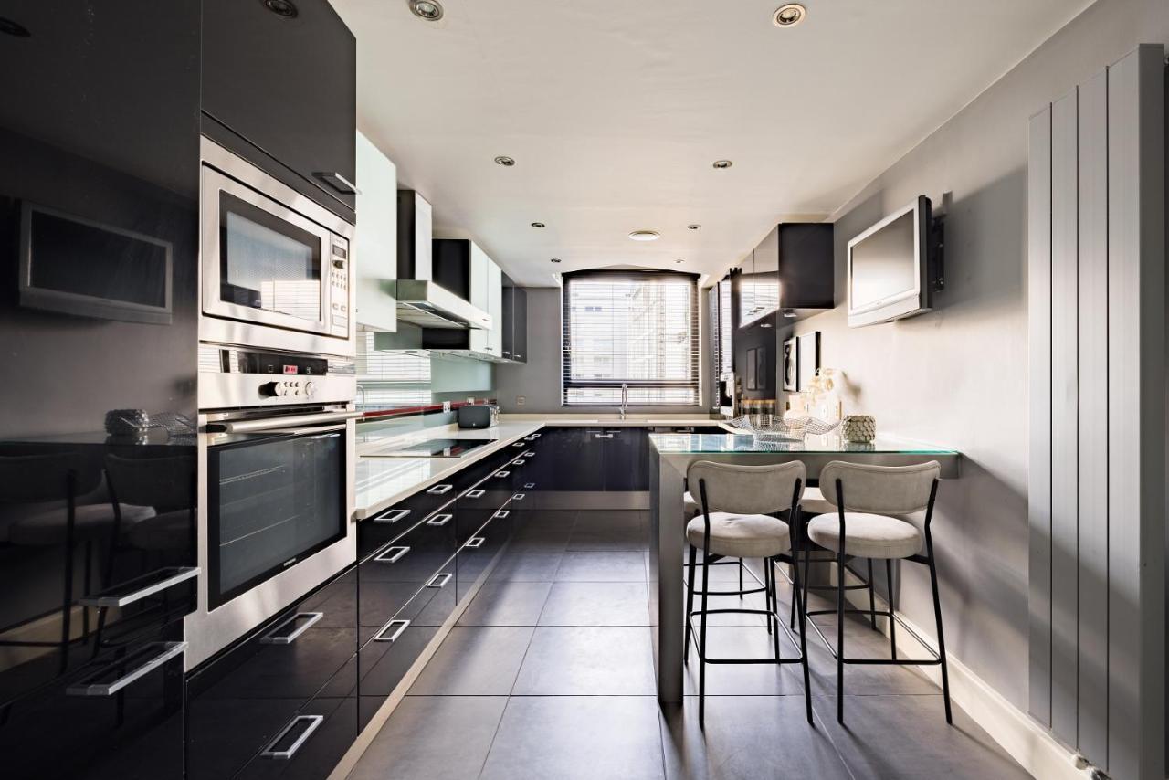 The River Thames View - Stunning 2bdr Flat With Study + Balcony Apartment London