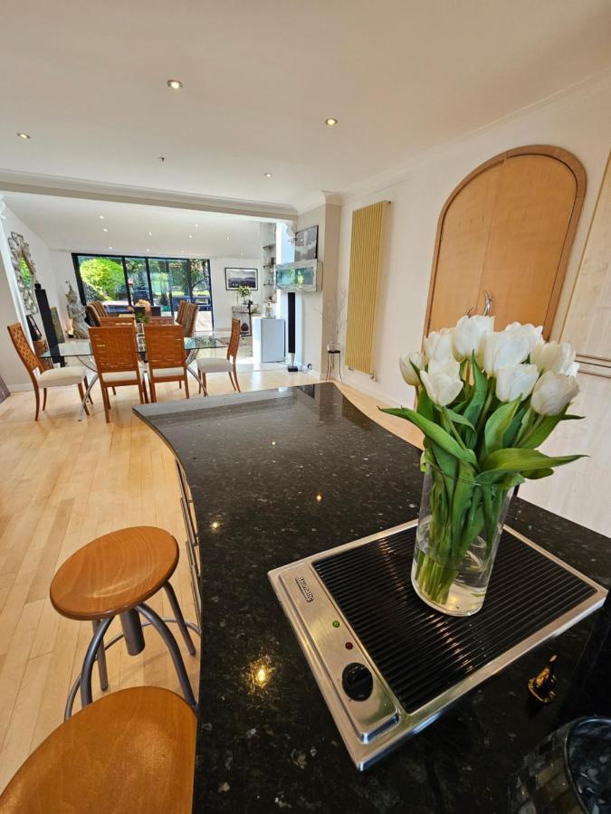 Stunning 5 Bedroom Putney House * London