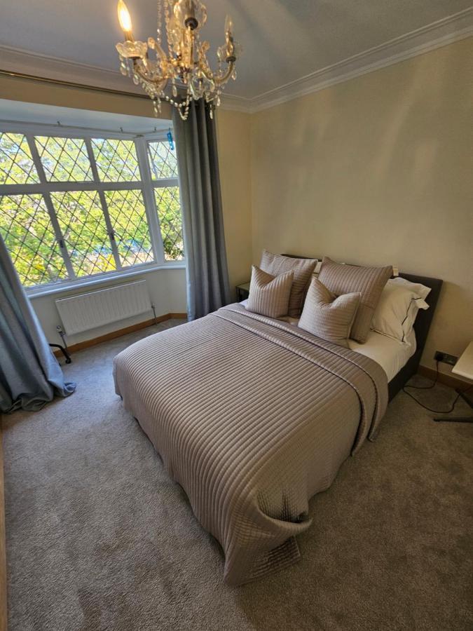 Stunning 5 Bedroom Putney House Holiday home *