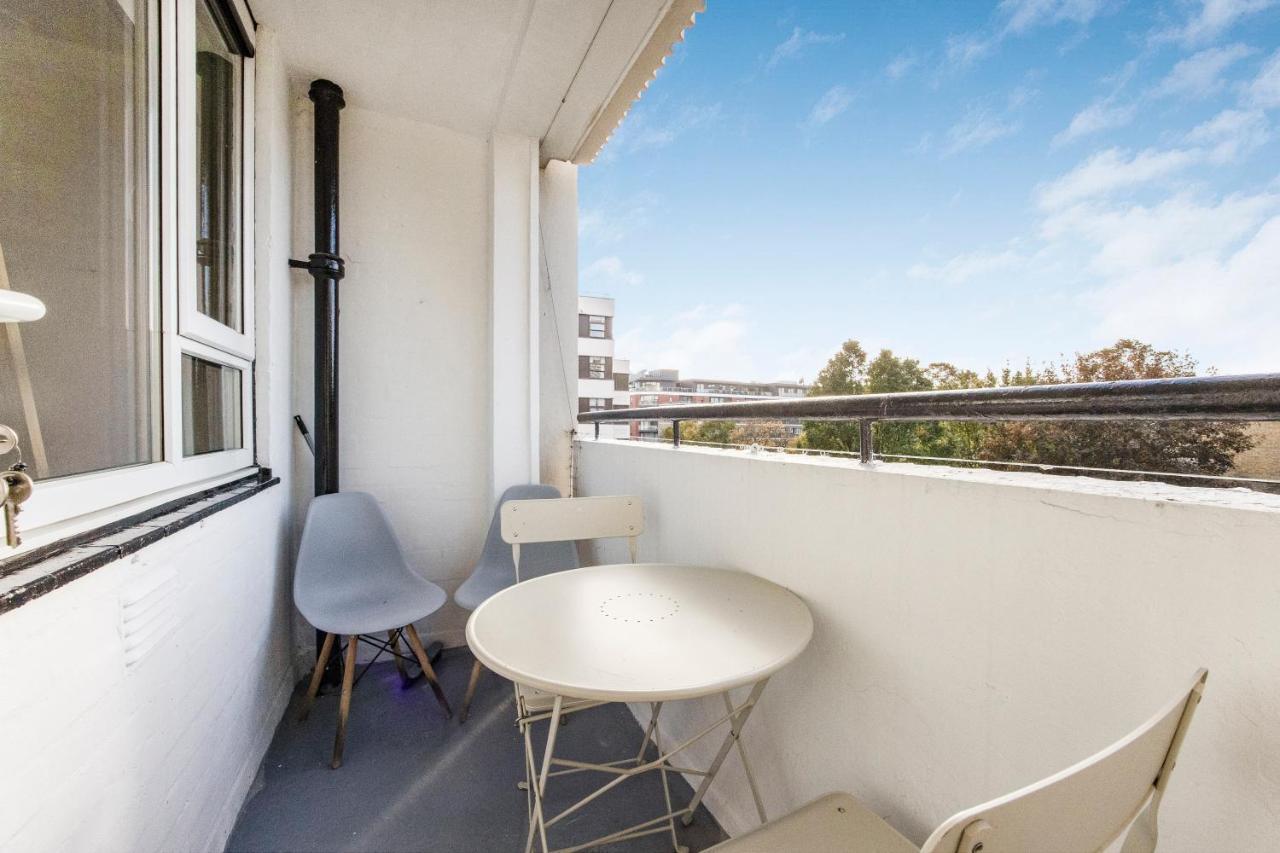 Easy Living Near Angel And * Londen