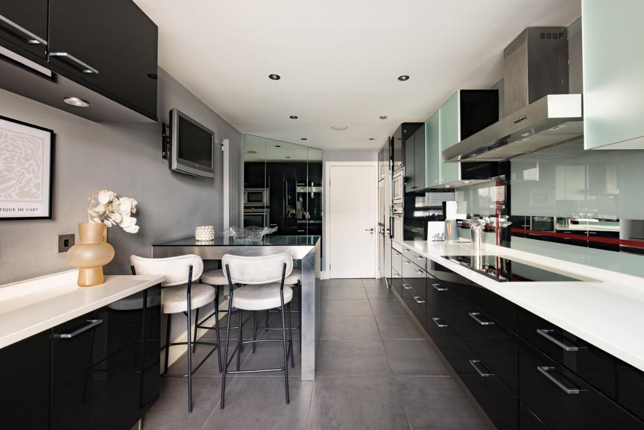 The River Thames View - Stunning 2bdr Flat With Study + Balcony * London