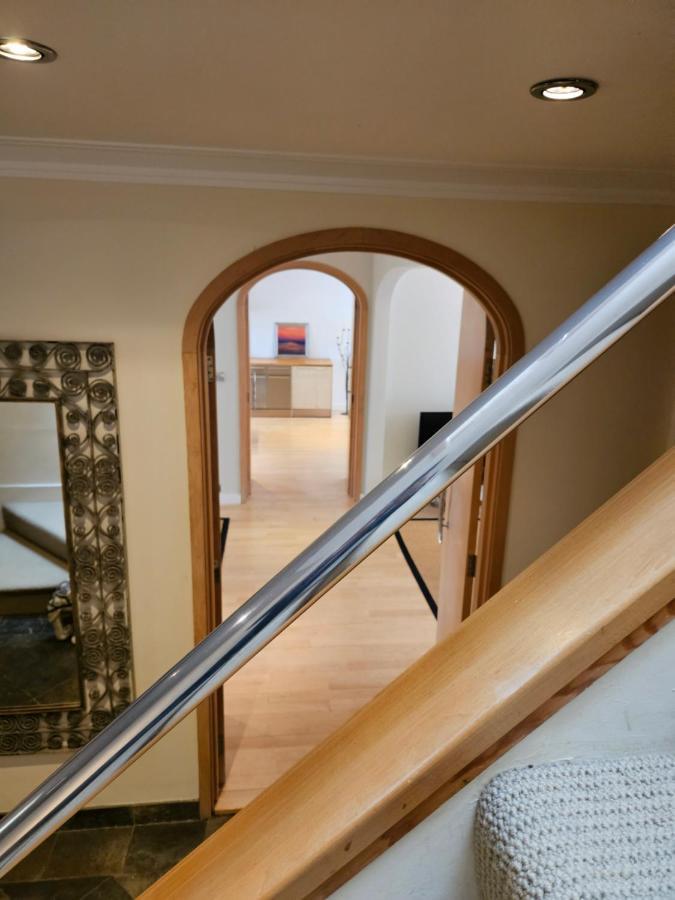 Stunning 5 Bedroom Putney House *
