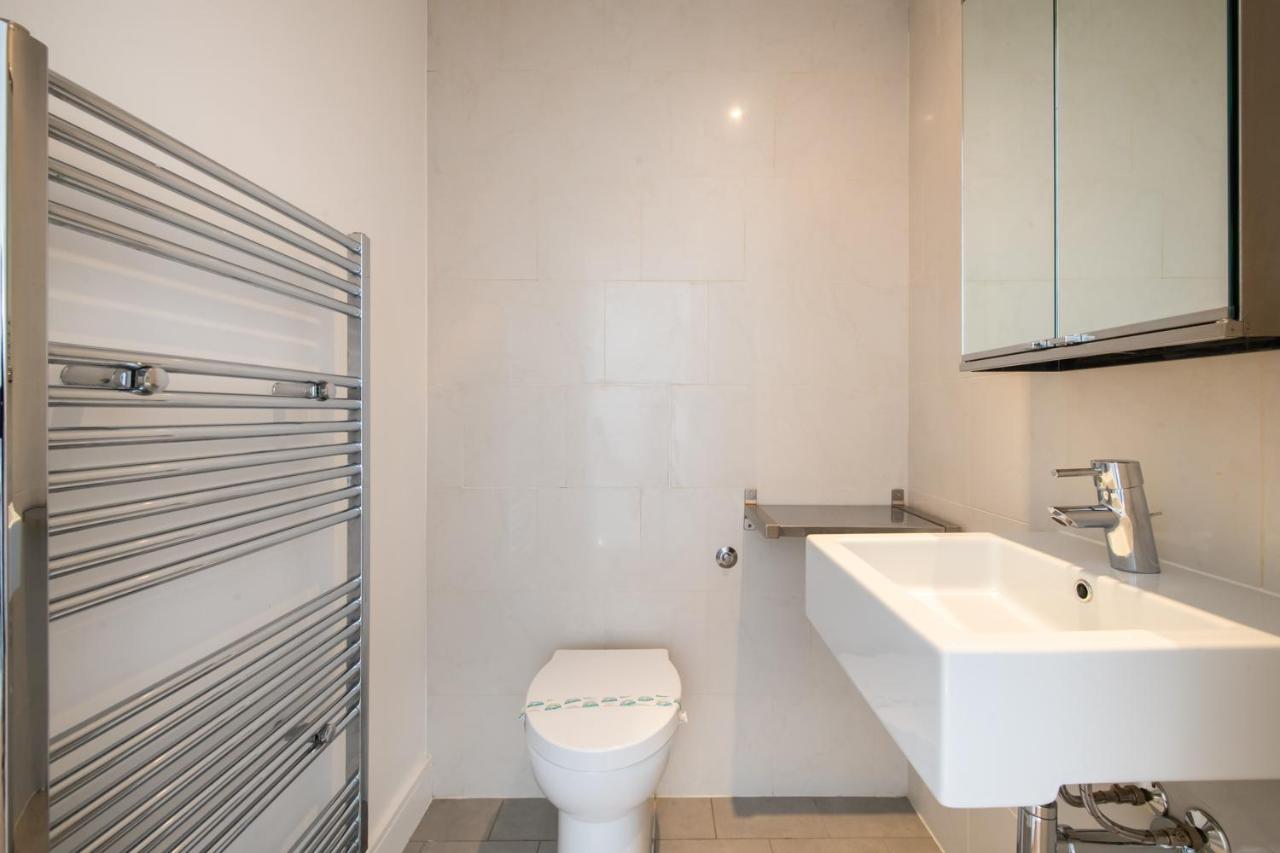 2 Bed Flat In Clapham Common Apartment London