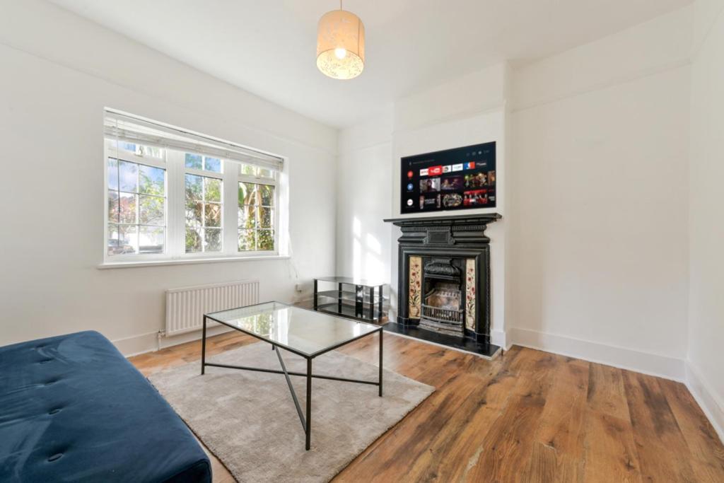 Cosy 3 Bed In Colliers Wood *