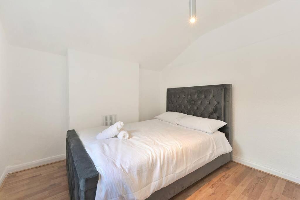 Cosy 3 Bed In Colliers Wood Vakantiehuis *
