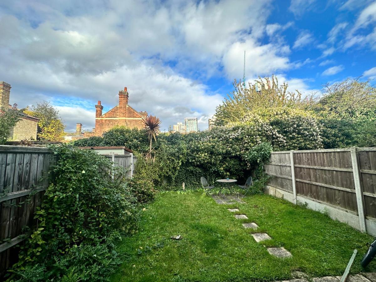 3 Bedroom House 2 Stops From Bridge London