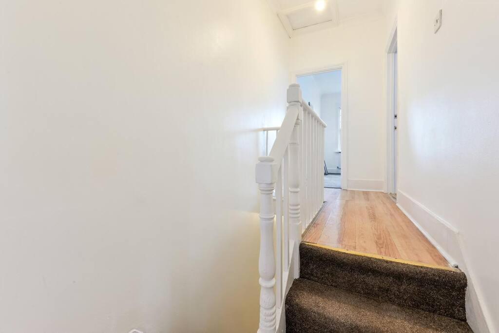 Cosy 3 Bed In Colliers Wood * Londen