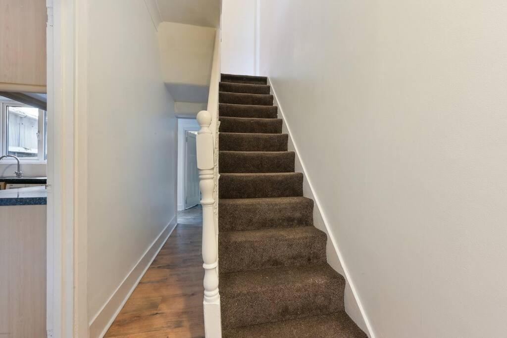 Cosy 3 Bed In Colliers Wood Vakantiehuis