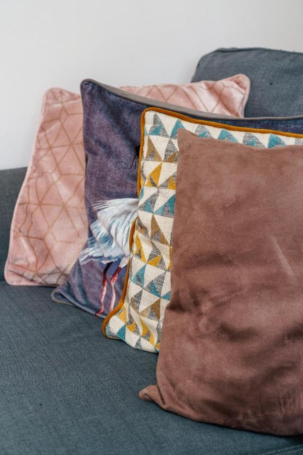 Cosy Flat Right Opp Tube Station * Londen